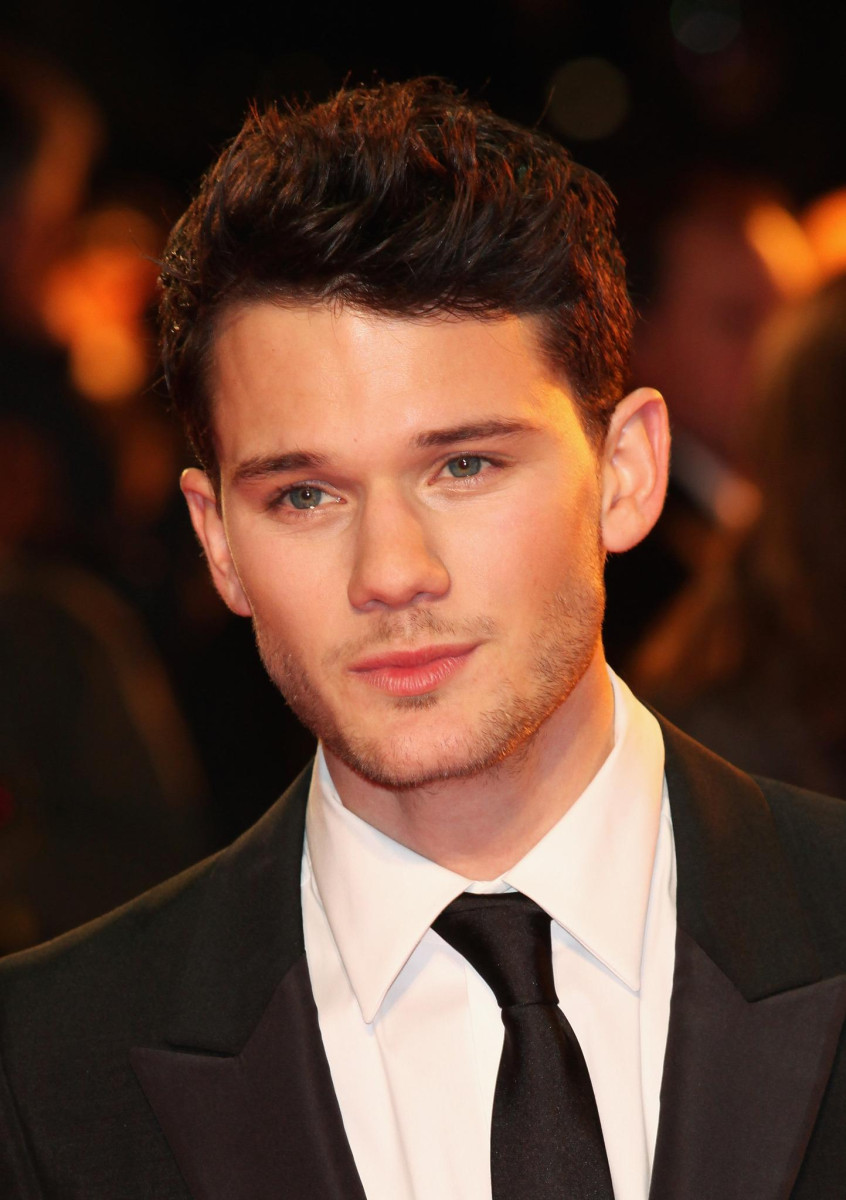 Jeremy Irvine: pic #718312