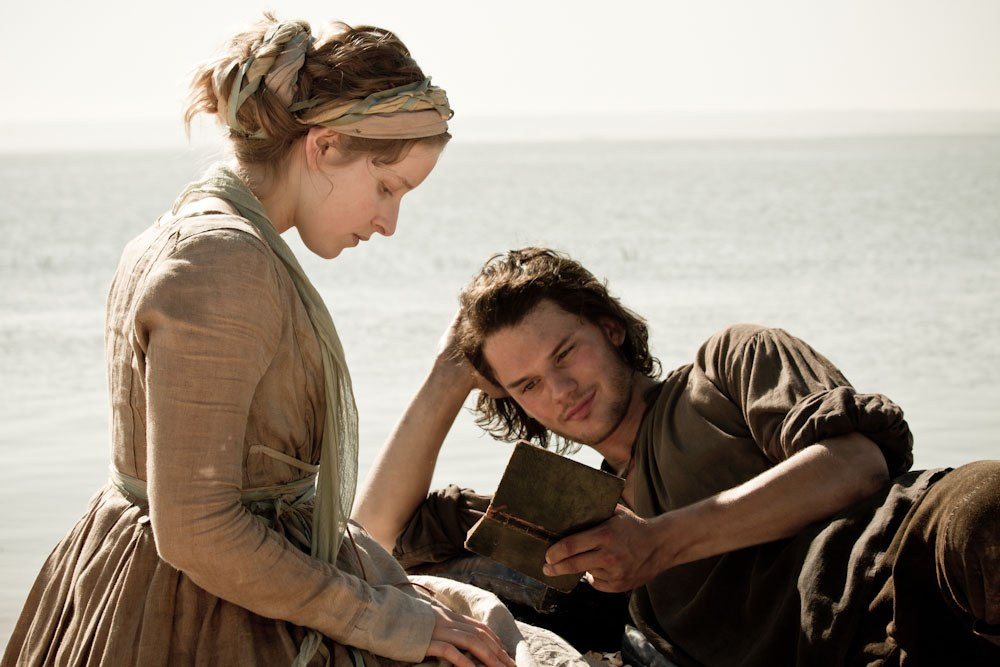 Jeremy Irvine: pic #713745