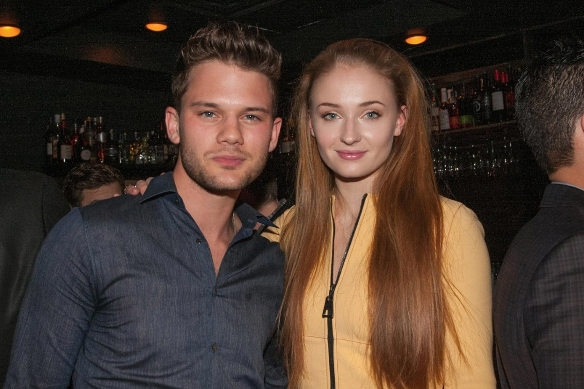 Jeremy Irvine: pic #772144