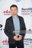 photo 8 in Jeremy Renner gallery [id809063] 2015-11-03