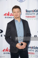Jeremy Renner photo #