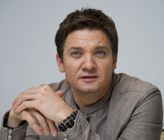 Jeremy Renner photo #