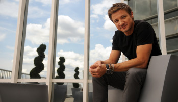 Jeremy Renner photo #