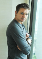 Jeremy Renner photo #