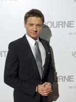 Jeremy Renner photo #