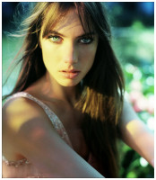 Jessica Miller photo #