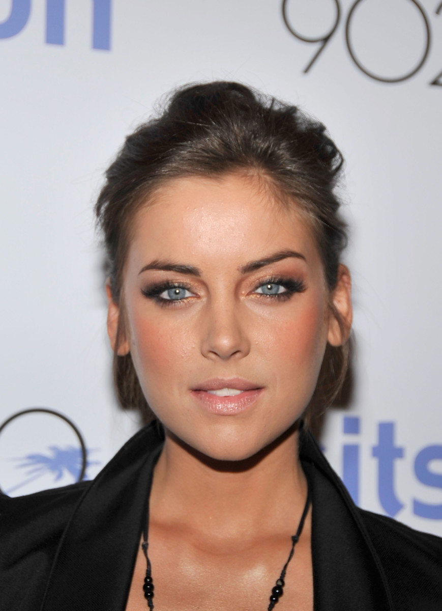 Jessica Stroup: pic #218295