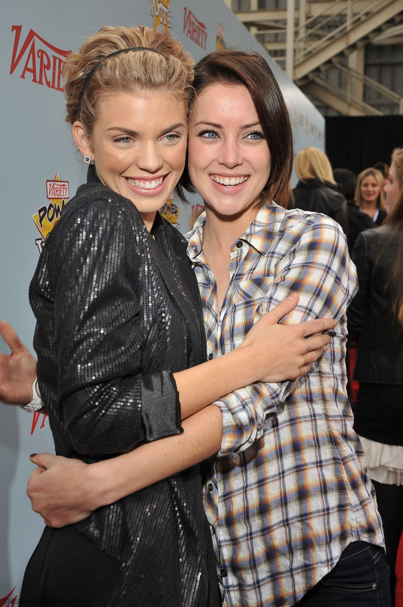 Jessica Stroup: pic #211918