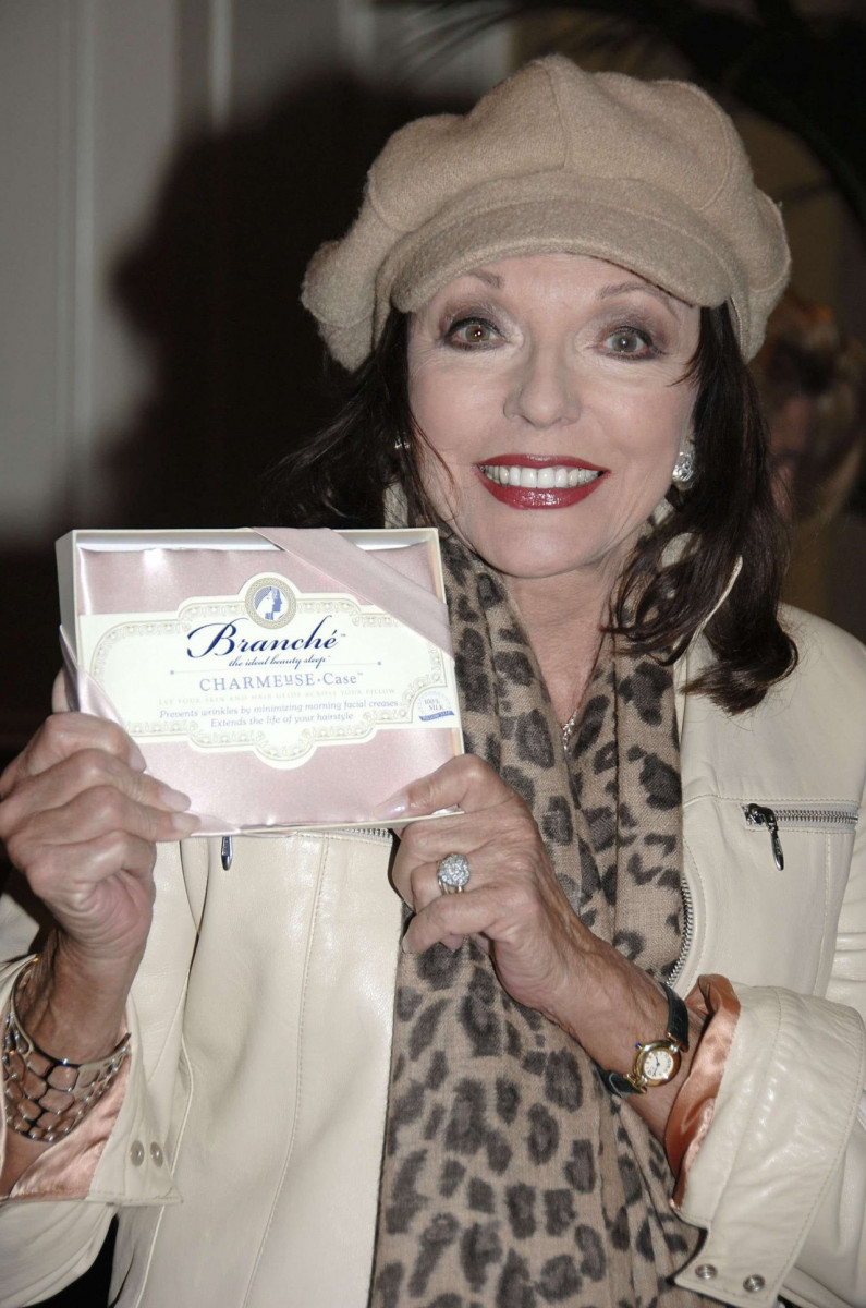 Joan Collins: pic #448682