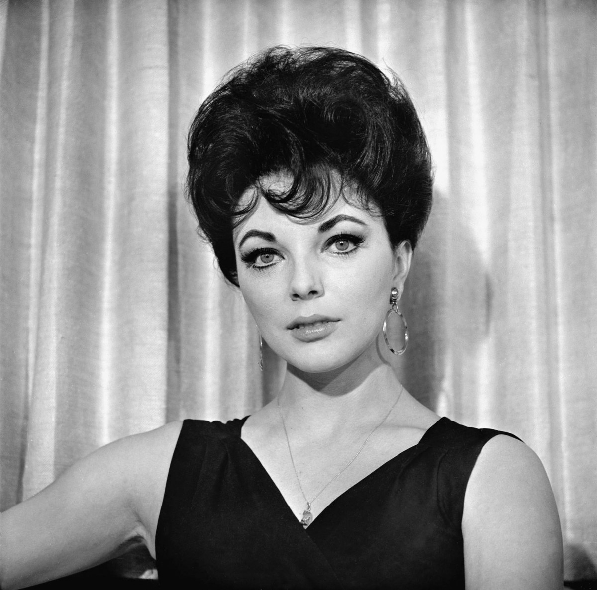 Joan Collins: pic #161968