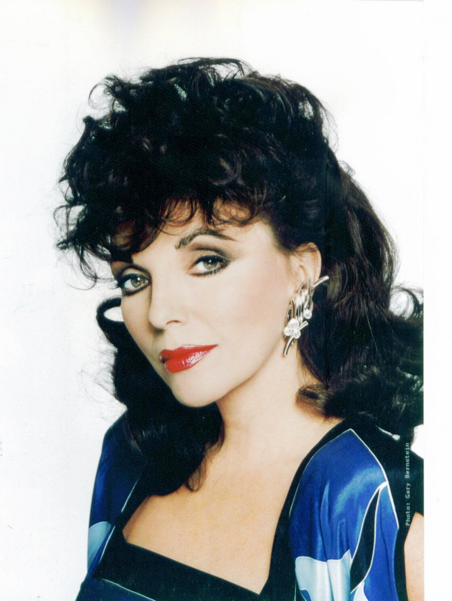 Joan Collins: pic #351761