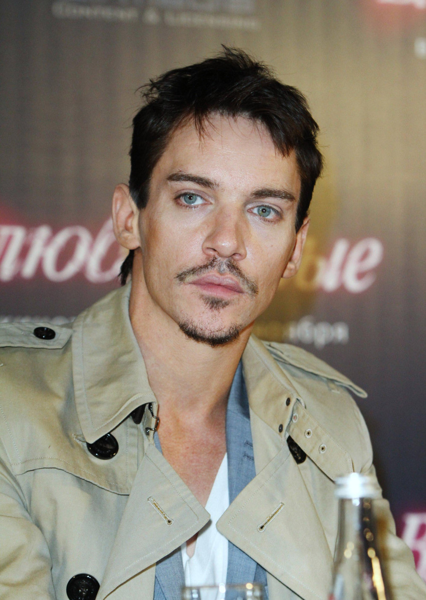 Jonathan Rhys-Meyers: pic #602071