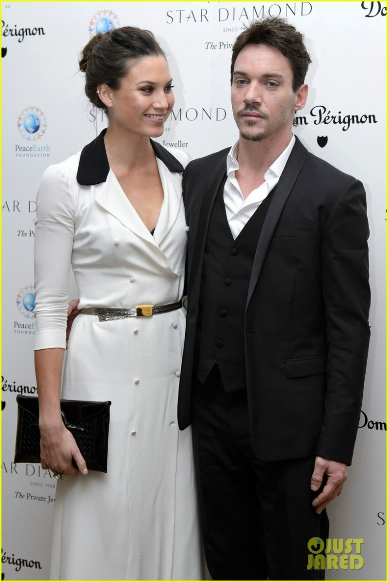 Jonathan Rhys-Meyers: pic #630464