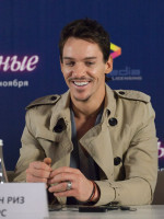 Jonathan Rhys-Meyers photo #