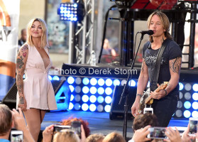 Julia Michaels photo #