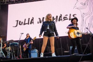 Julia Michaels photo #