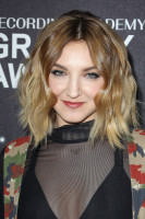 Julia Michaels photo #