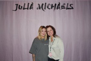 Julia Michaels photo #