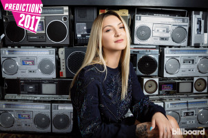 Julia Michaels photo #