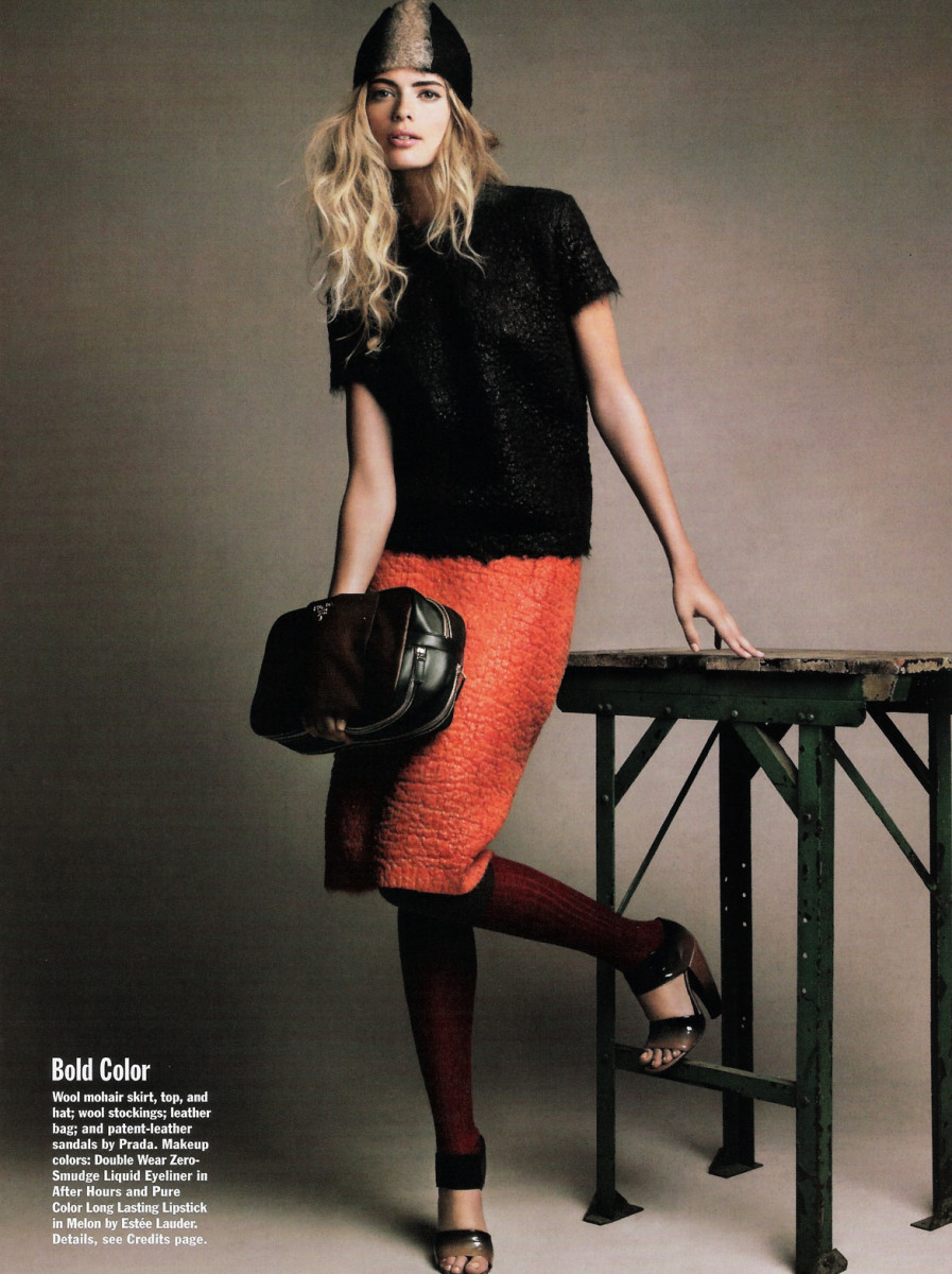 Julia Stegner: pic #648616