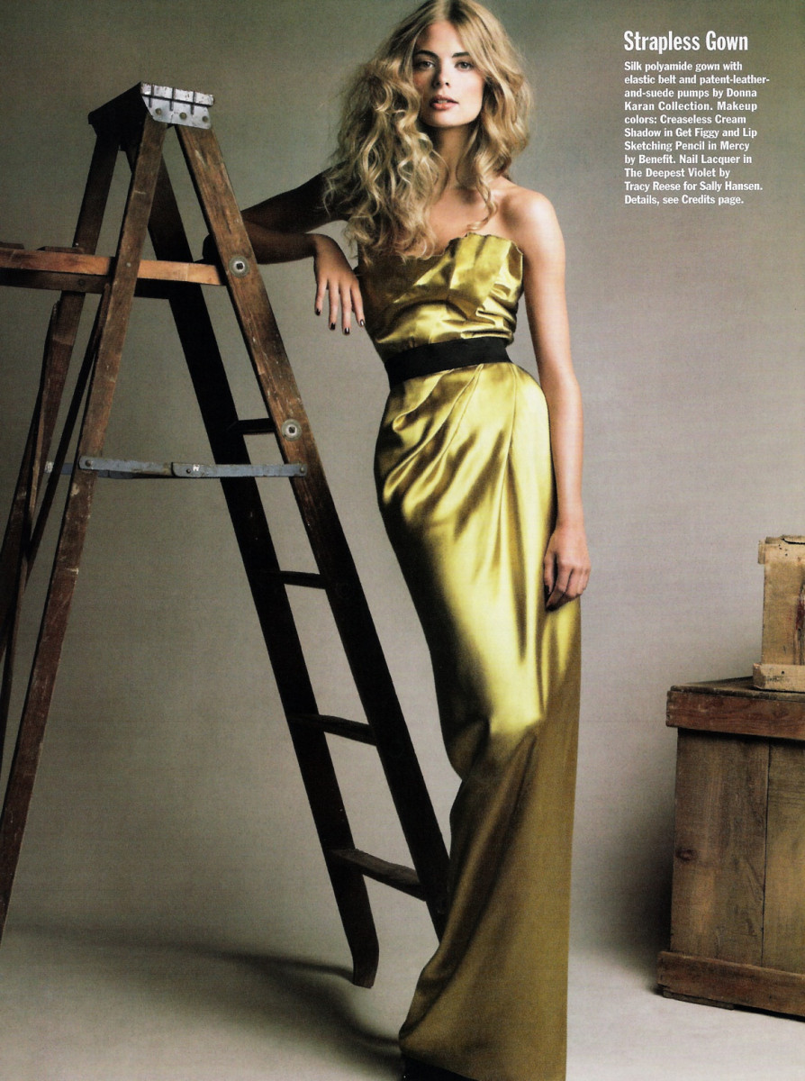 Julia Stegner: pic #648599