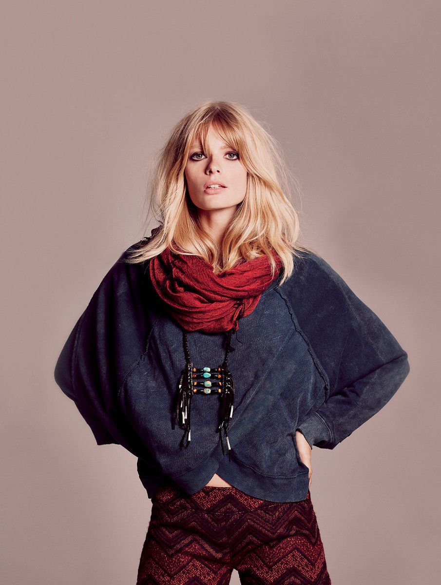Julia Stegner: pic #414379