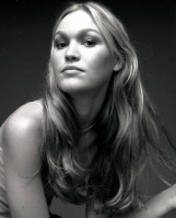 Julia Stiles photo #