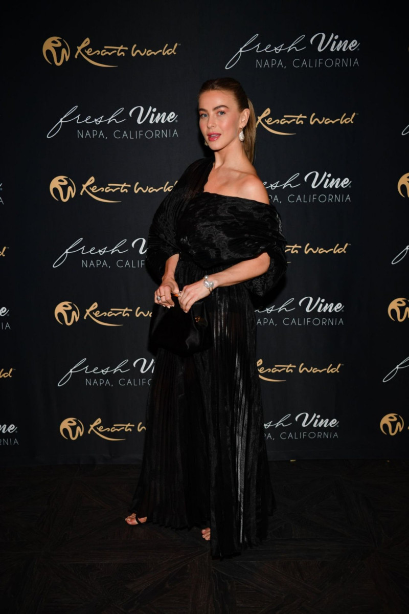 Julianne Hough: pic #1299177
