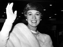 Julie Andrews pic #233958