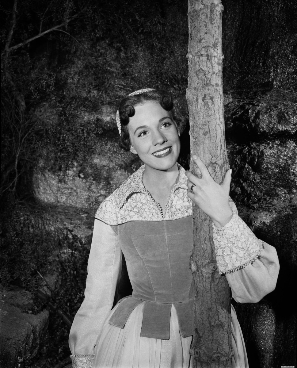 Julie Andrews: pic #357990