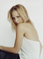 Julie Benz photo #