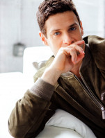 Justin Bartha photo #