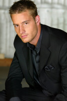 Justin Hartley photo #