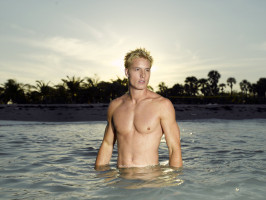 Justin Hartley photo #