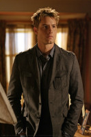 Justin Hartley photo #