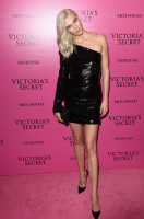 Karlie Kloss photo #