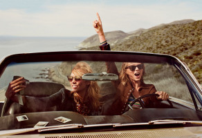 Karlie Kloss photo #