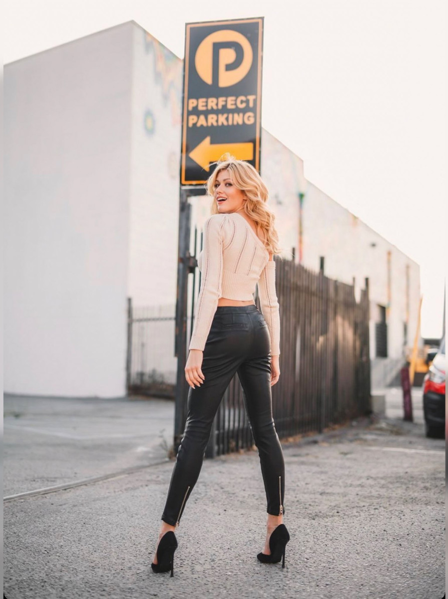 Katherine McNamara: pic #1300151