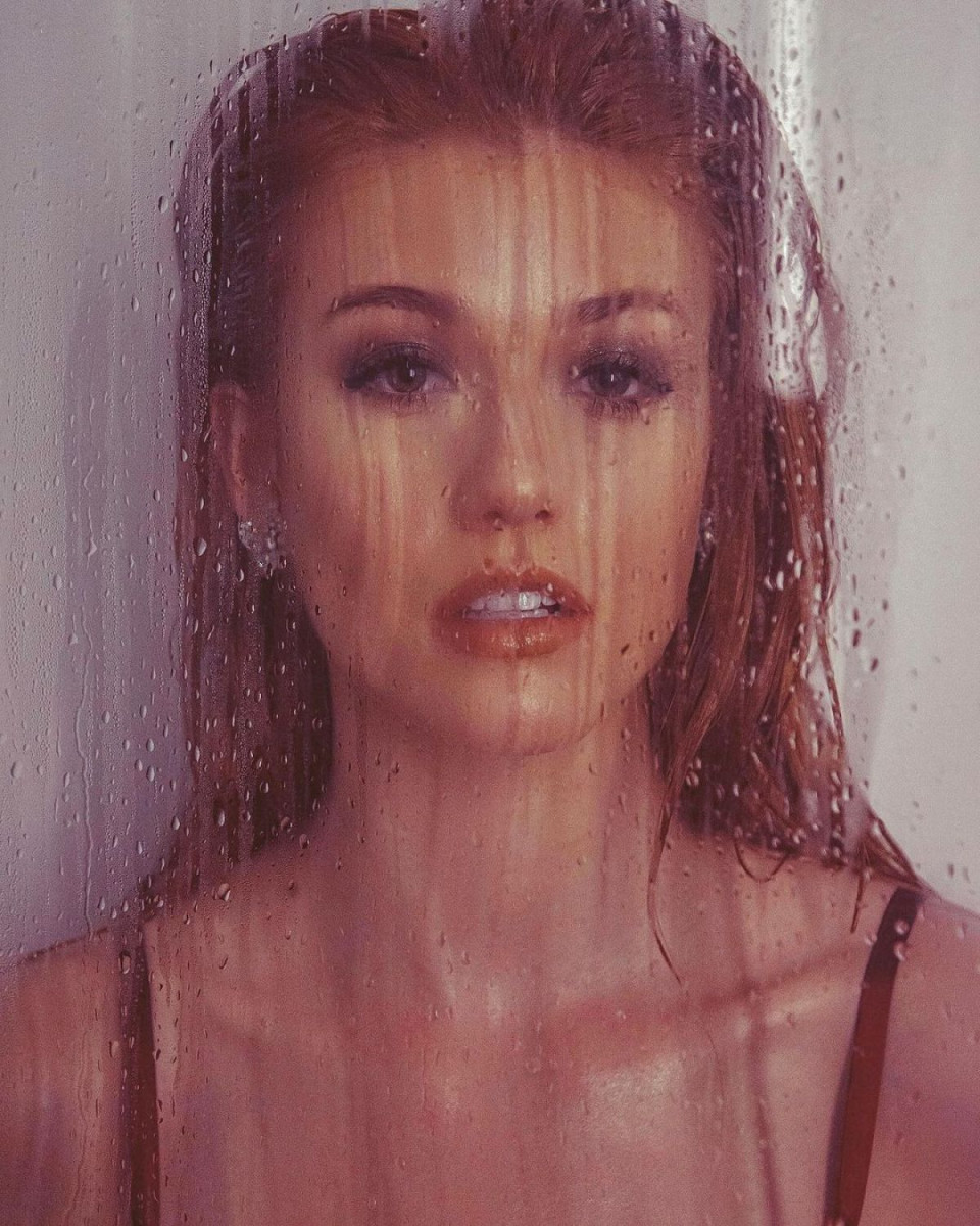 Katherine McNamara: pic #1293420