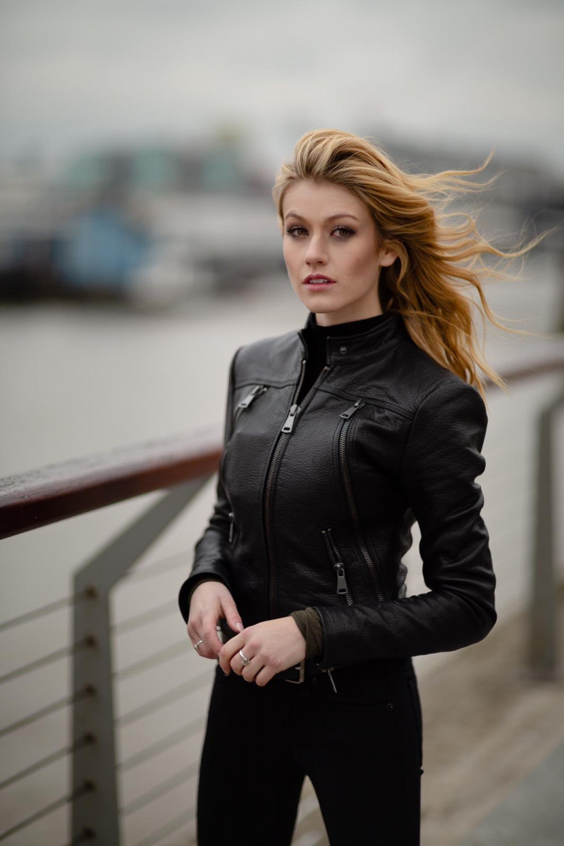 Katherine McNamara: pic #1121513