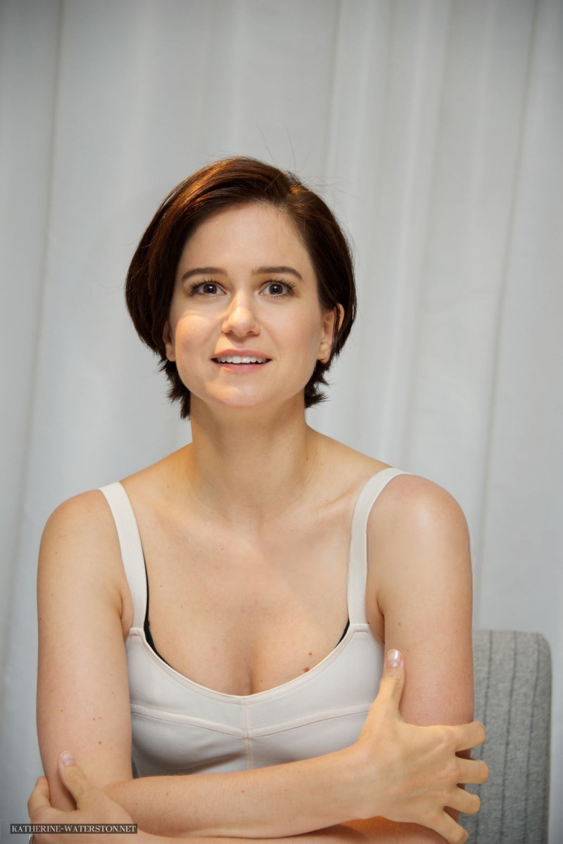 Katherine Waterston: pic #958059