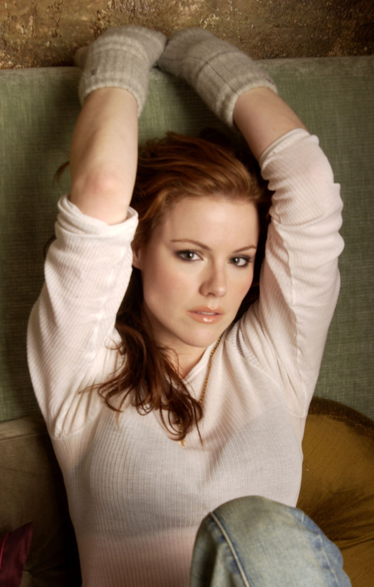 Kathleen Robertson: pic #206703