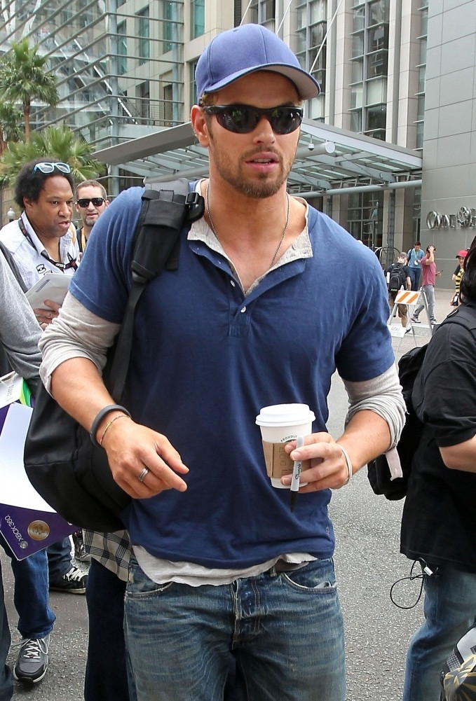 Kellan Lutz: pic #510957