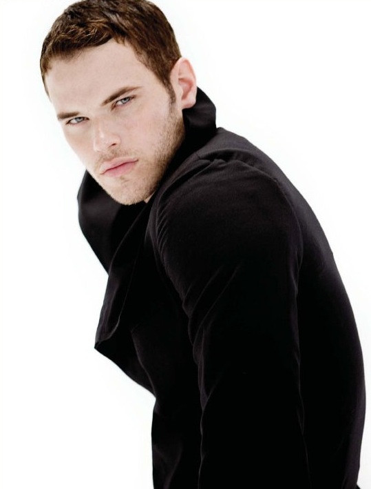 Kellan Lutz: pic #275637