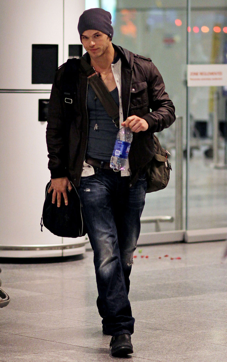 Kellan Lutz: pic #276756