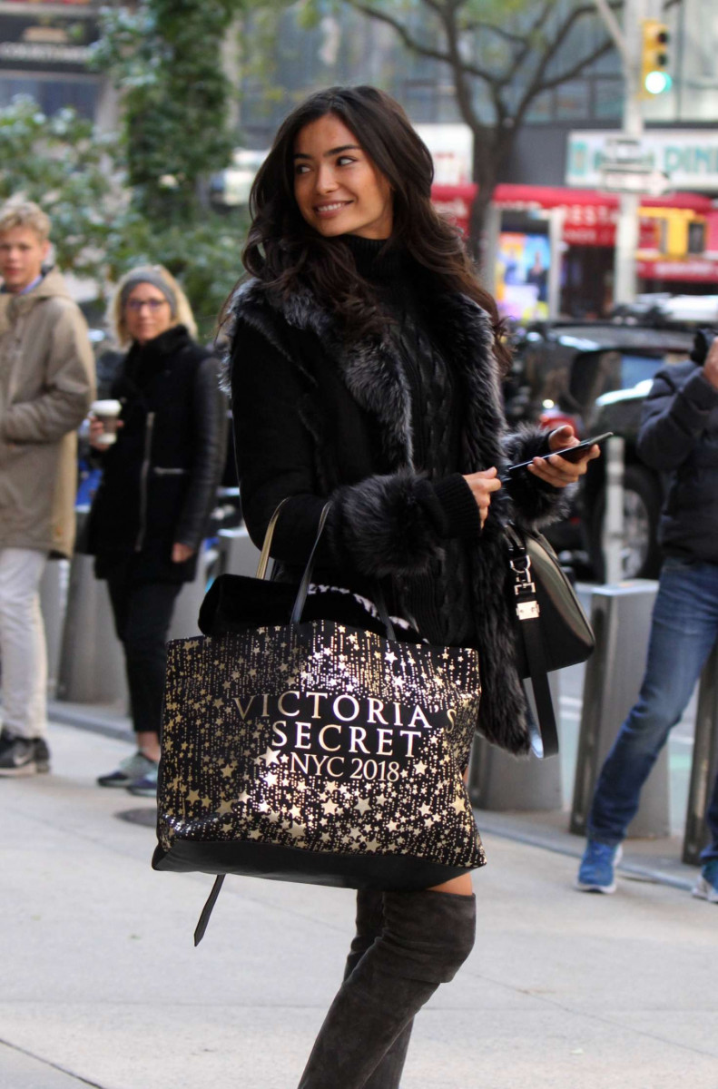Kelly Gale: pic #1079689