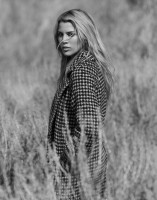 Kenya Kinski-Jones photo #