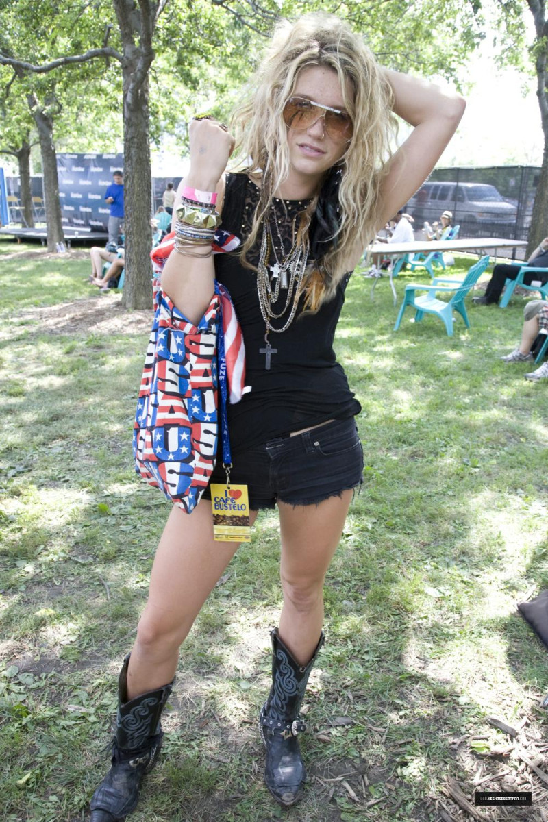 Kesha Rose Sebert: pic #246151