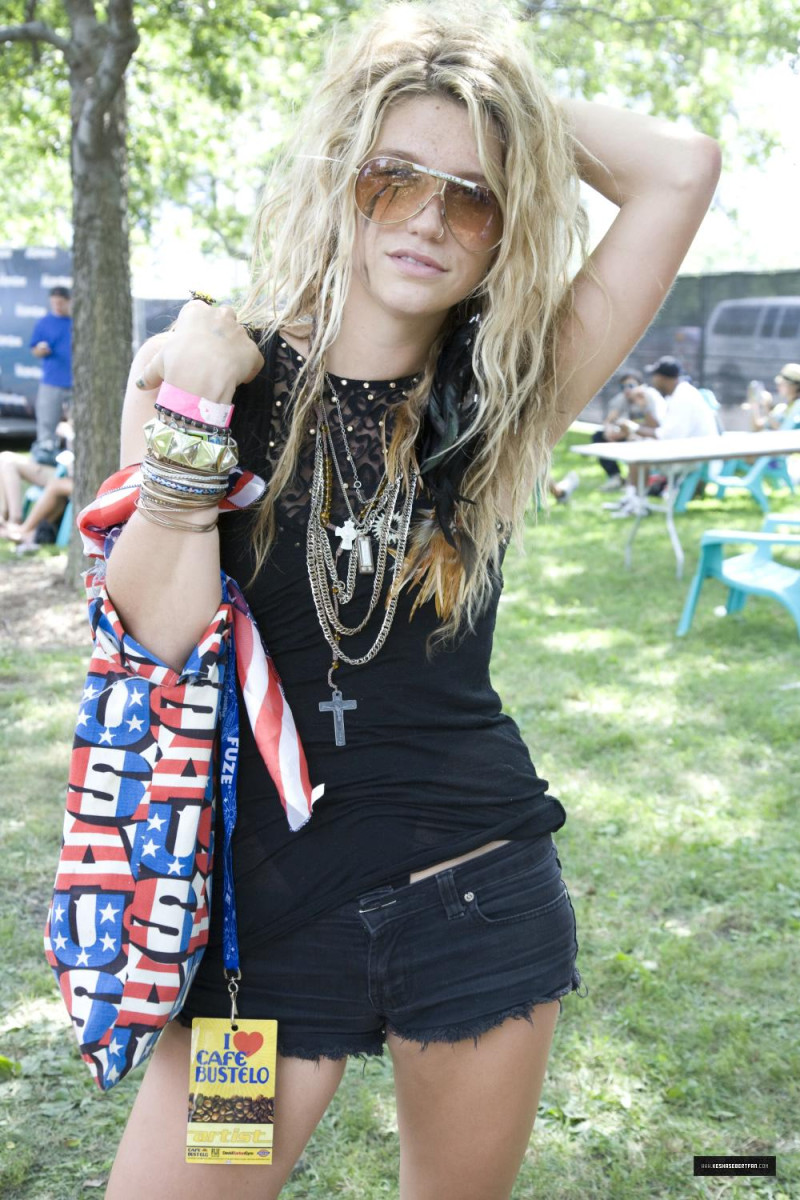 Kesha Rose Sebert: pic #264413
