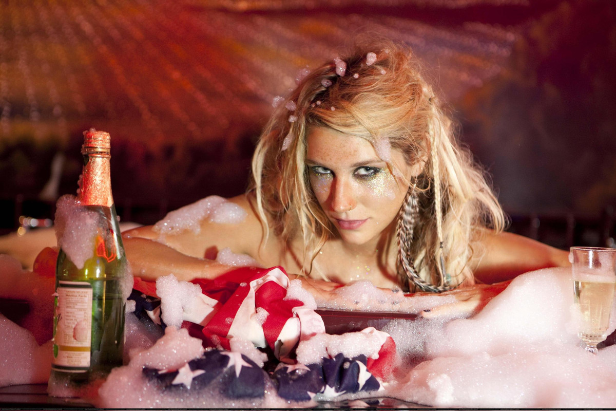 Kesha Rose Sebert: pic #235579